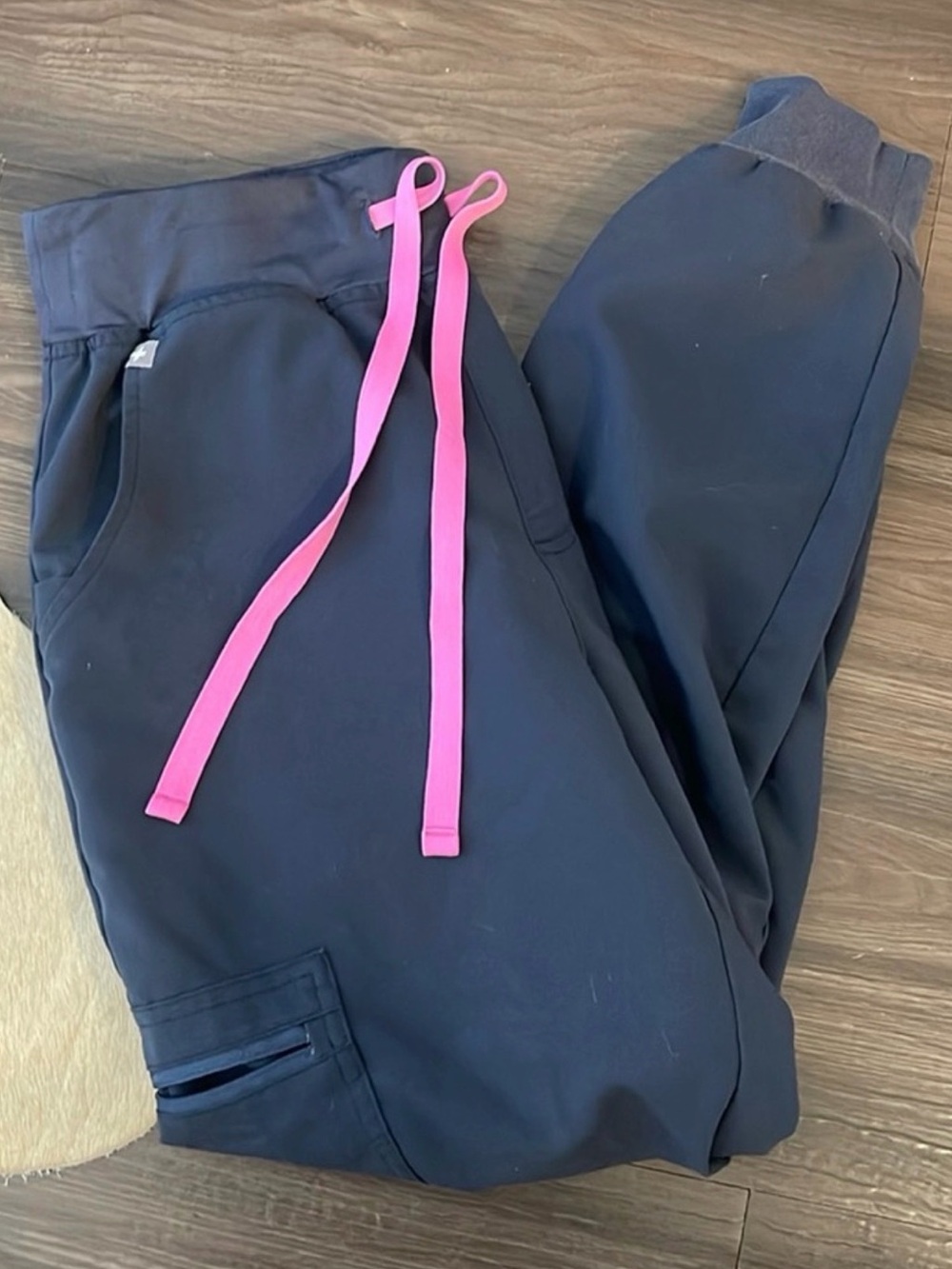 Figs night sky Zamora mid-rise scrub pants and Lululemon long sleeve swiftly set